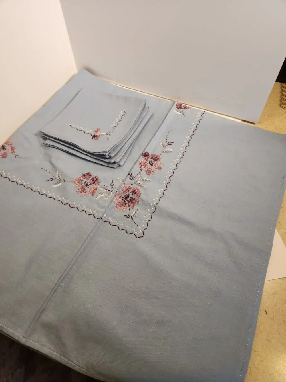 Vintage Colorful blue Card Tablecloth Set Embroidered 4 napkins